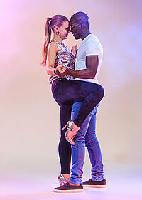 Paar tanzt Kizomba