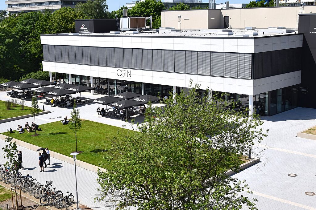 Mensa CGiN mit Terrasse und Rasenflächen