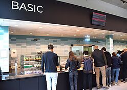 Mensa CGiN Ausgabepavillon Basic Ausgabepavillon Basic bietet oft Fleischgerichte an
