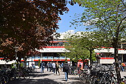 Eingang Zentralmensagebäude(C)Studentenwerk Göttingen