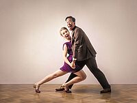 Paar in Lindy Hop-Pose