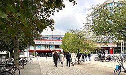 Haupteingang zum Zentralmensafoyer, Südseite des Zentralmensagebäudes
