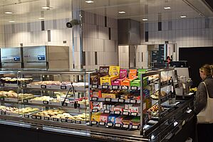 Café Daily Pavillon mit Angebot