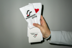 Studiwerk-Socken mit Logo und Herzmotiv